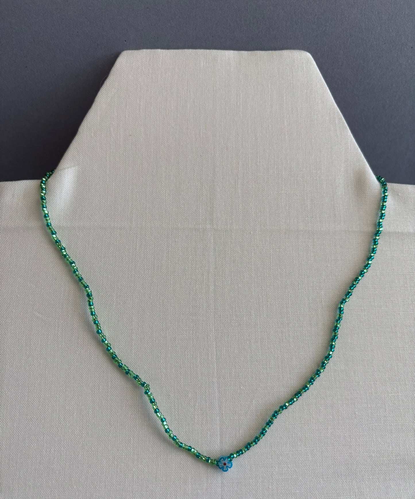 necklace - floaty flower